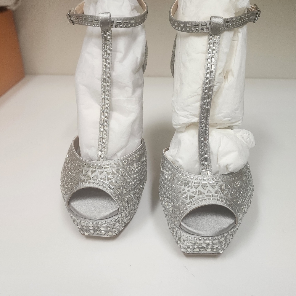 New Thalia Sodi Peep Toe pumps